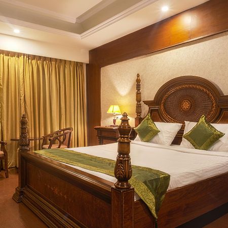 Treebo Trend Grand Plaza Nampally Hyderabad Eksteriør bilde