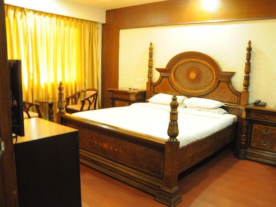 Treebo Trend Grand Plaza Nampally Hyderabad Eksteriør bilde