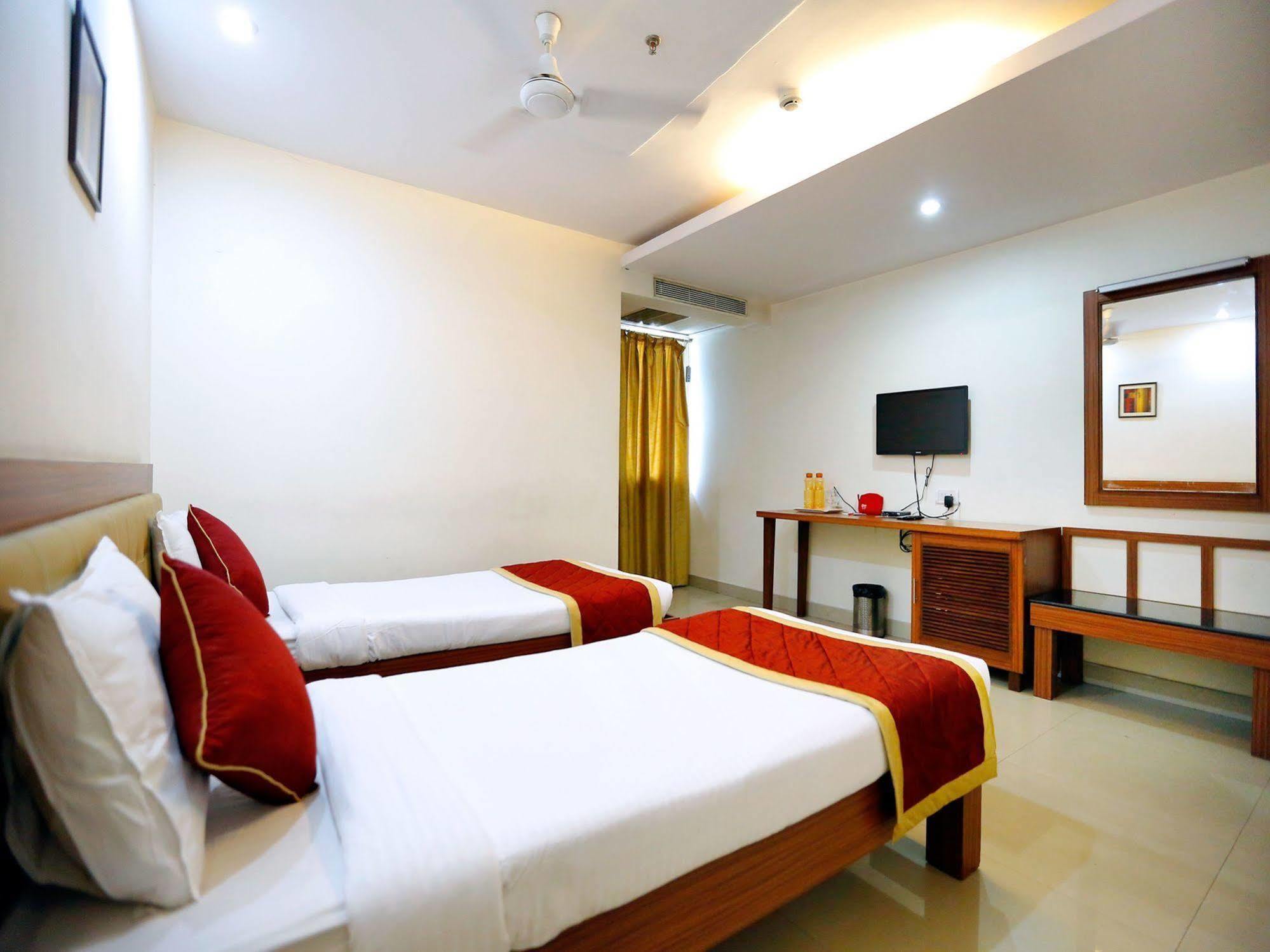 Treebo Trend Grand Plaza Nampally Hyderabad Eksteriør bilde