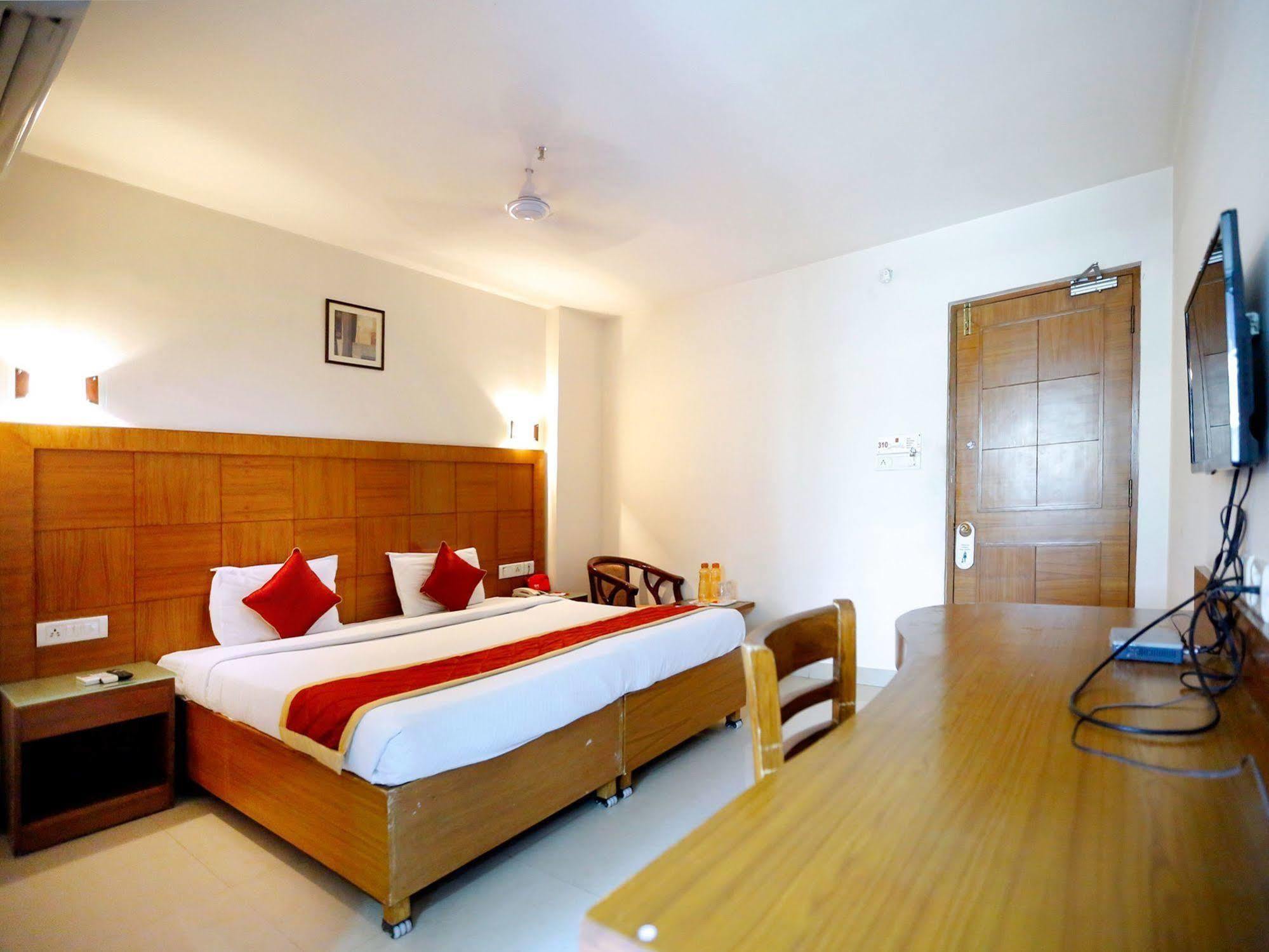 Treebo Trend Grand Plaza Nampally Hyderabad Eksteriør bilde