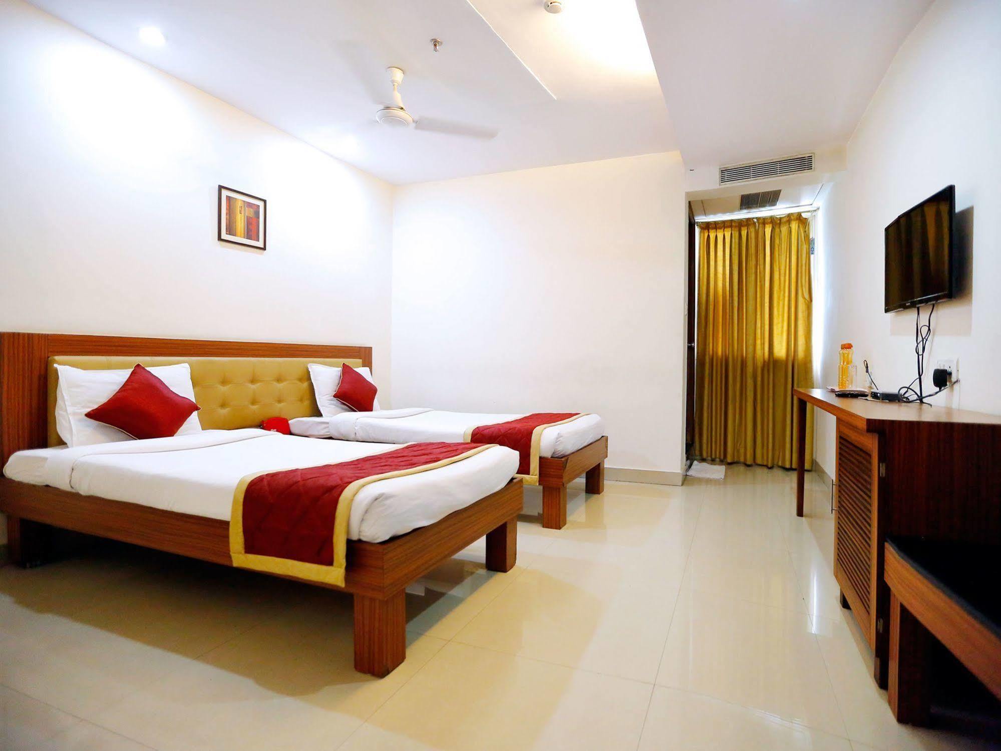 Treebo Trend Grand Plaza Nampally Hyderabad Eksteriør bilde