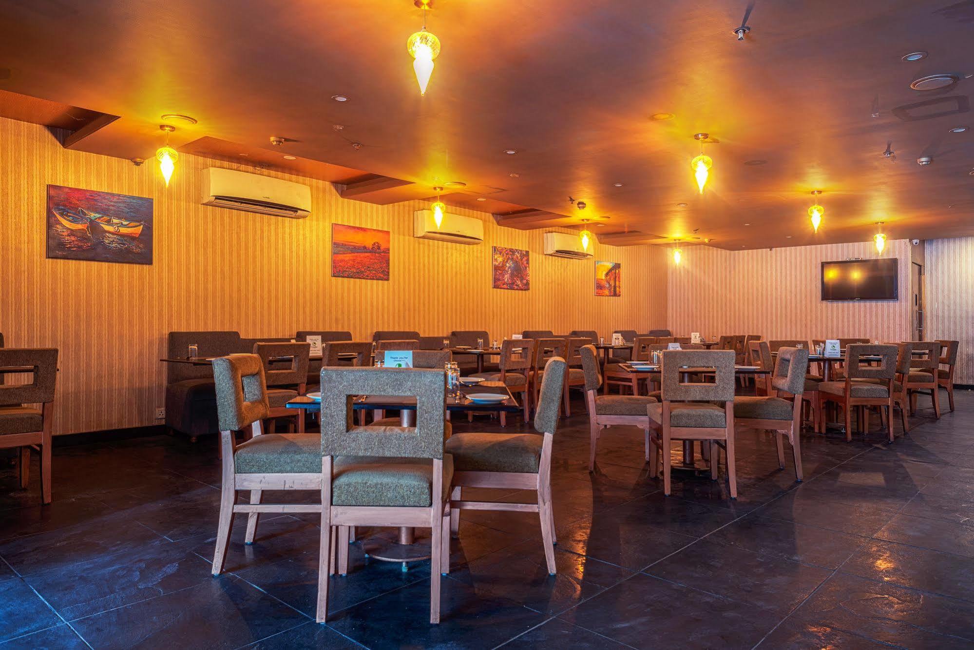 Treebo Trend Grand Plaza Nampally Hyderabad Eksteriør bilde